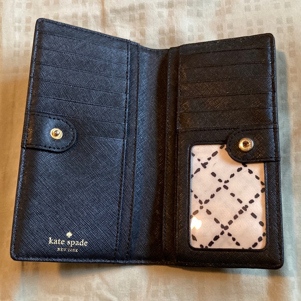 KATE SPADE BLACK WALLET. SLOTS FOR CARDS AND ZIPPER PART FOR COINS. EUC